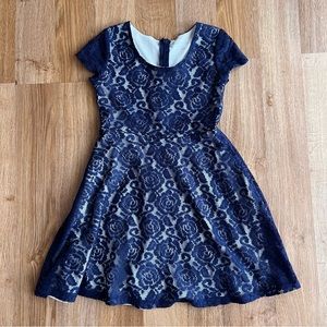 Xhileration Girls Floral Lace Dress
• Girls Size M 7-8